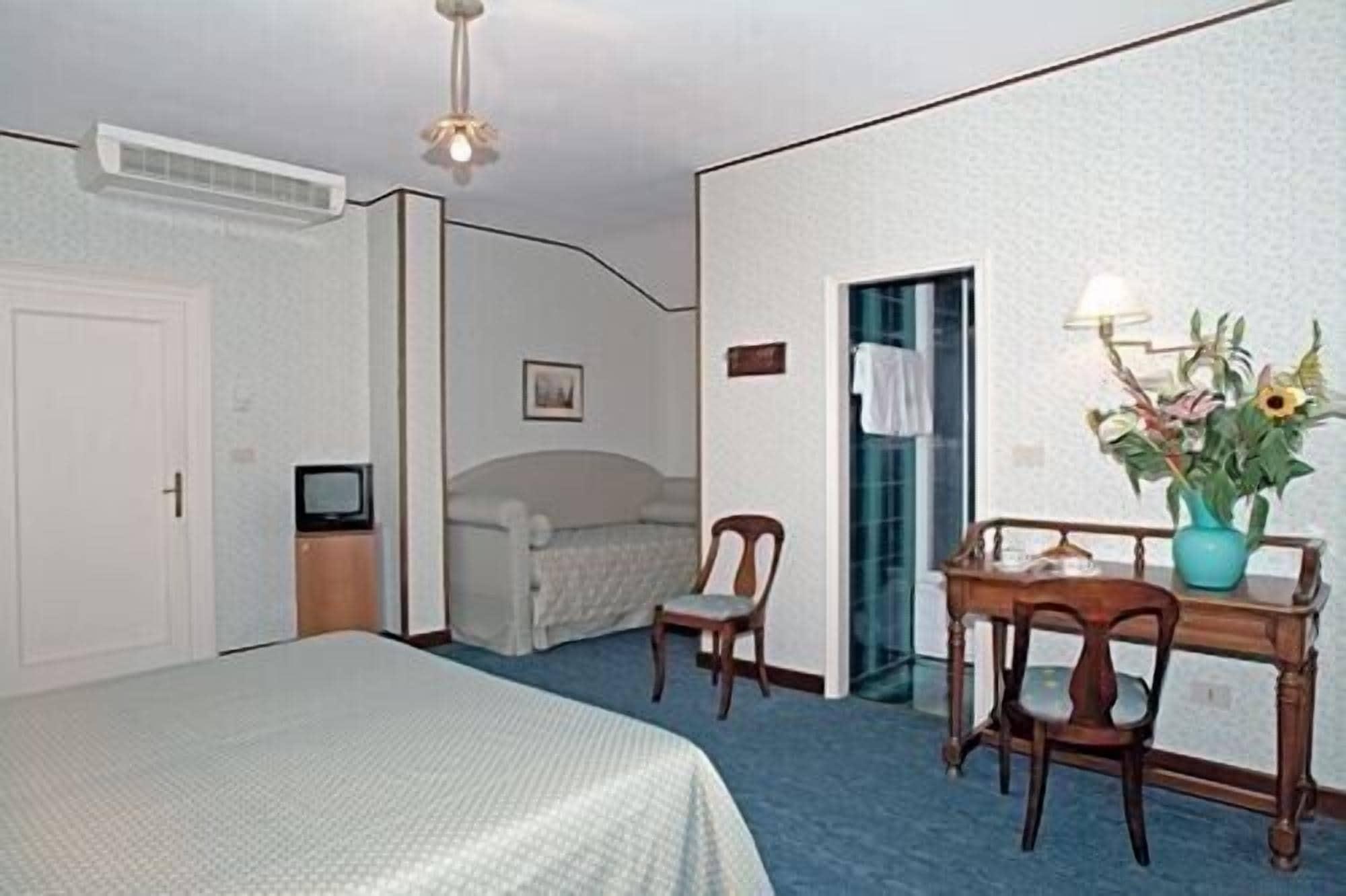 Hotel La Meridiana Lido di Venezia Exterior photo